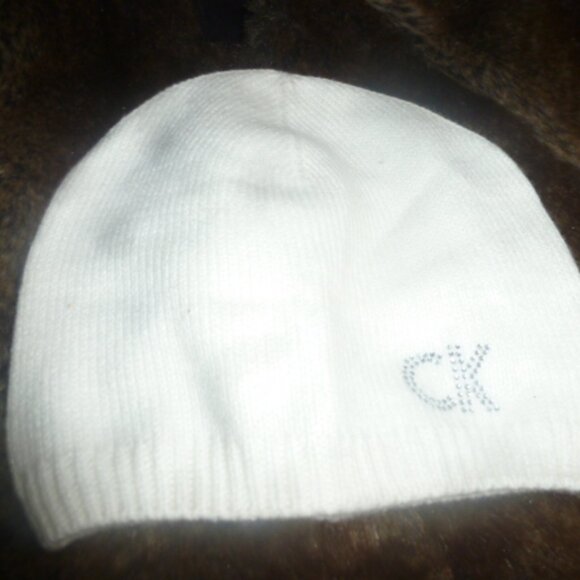 CALVIN KLEIN "Super Soft" White Knitted Beanie - Picture 3 of 9